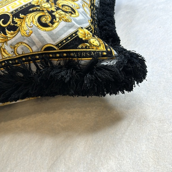 VERSACE MEDUSA BAROQUE LARGE BLACK GOLD GREEK KEY ACCENT THROW PILLOW - Picture 5 of 9